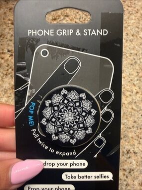 NWT 🏷️ | POPSOCKETS |Quiet Darkness Mandala Black and White | Phone Grip & Stand